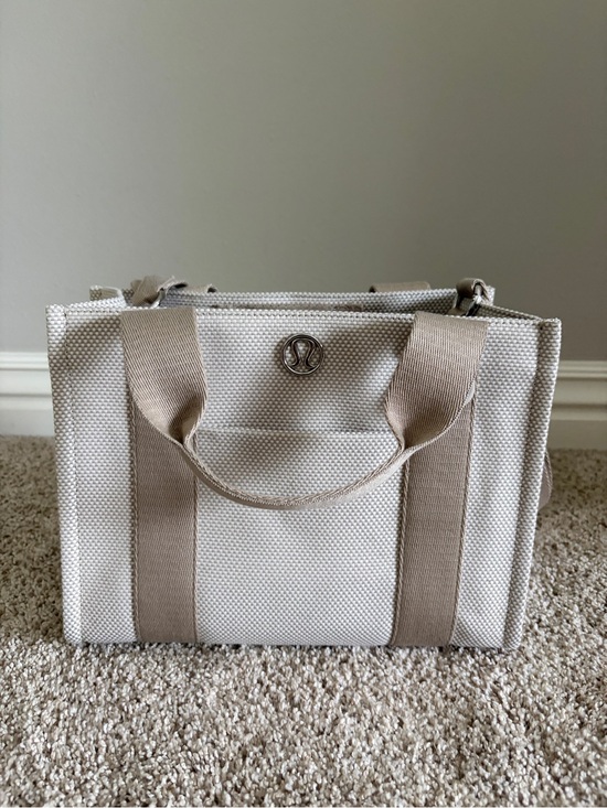 lululemon athletica Handbags - Lululemon Purse